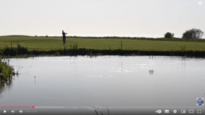 L’obstacle d’eau latéral au golf