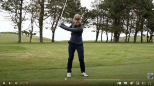 Jouer une balle haute au golf